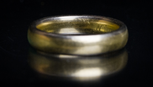 Two tries at our wedding ring with light coming from the front, slightly from the right and at about the level of the camera. Problem with too bright highlights and not getting across the shape of the ring, even if the reflections are nice (plexiglas).